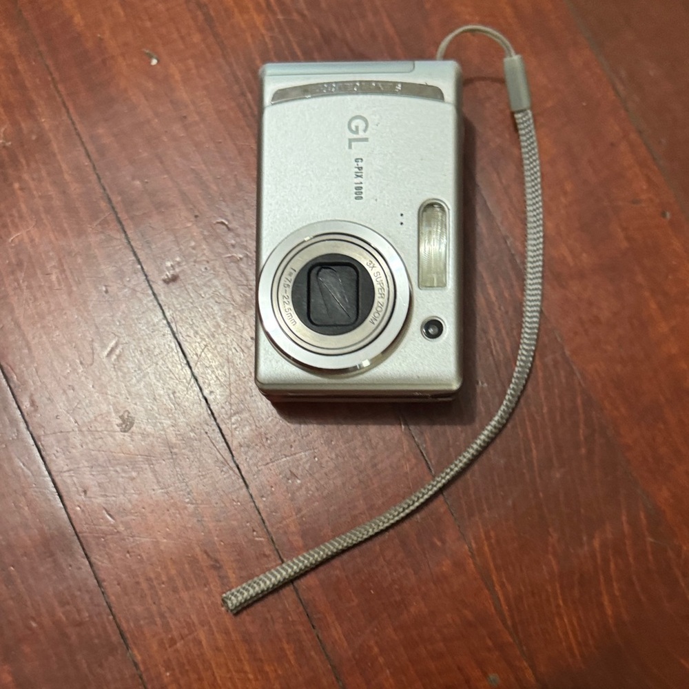 Silver Digital Camera - Picture 4 of 5